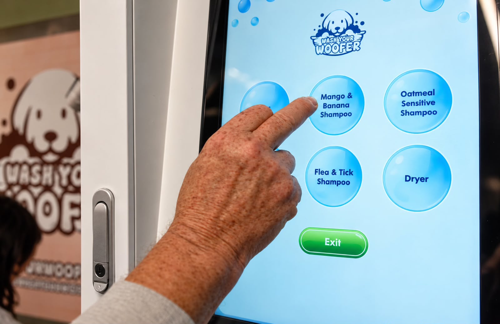 Using the self service machine at Wash Your Woofer